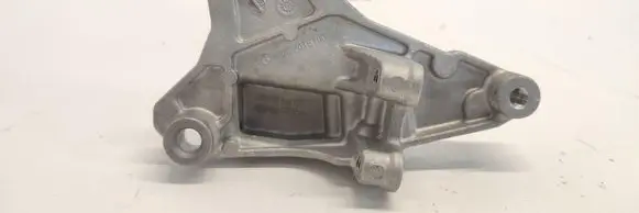 Engine mounting bracket