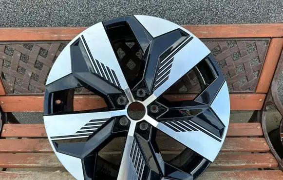 Renault Megane IV R20 alloy rim 