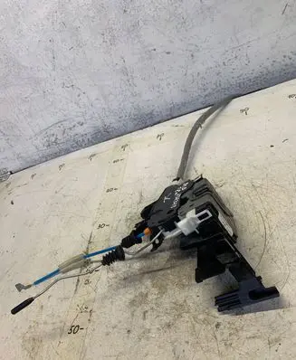 Mercedes-Benz CLA C117 X117 W117 Front door lock A0997201901