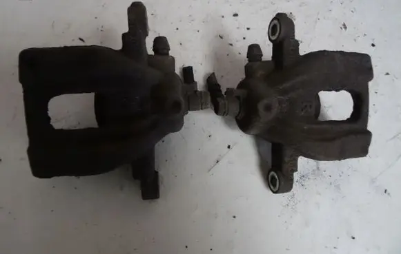 Honda CR-V Rear brake caliper