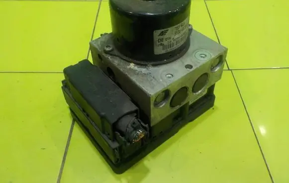Volkswagen Sharan ABS Pump 7M3614111R RP165 7M3907379H