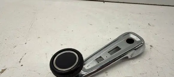 Mercedes-Benz 250 280 W108 Front door window winding handle A1087600102 1087600102 A1087600202