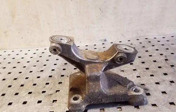Honda CR-V Steering rack mounting bracket 