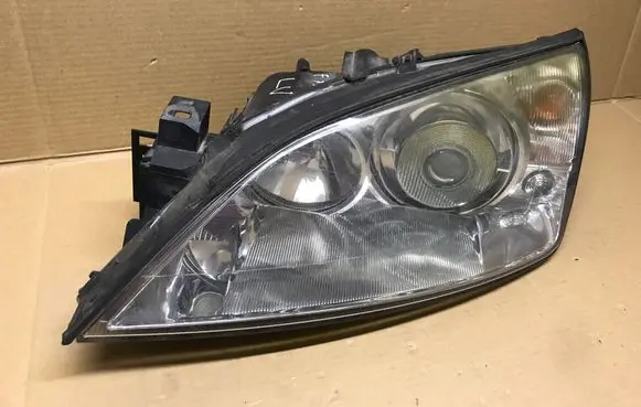 Ford Mondeo Mk III Headlight/headlamp 1S7113006CL