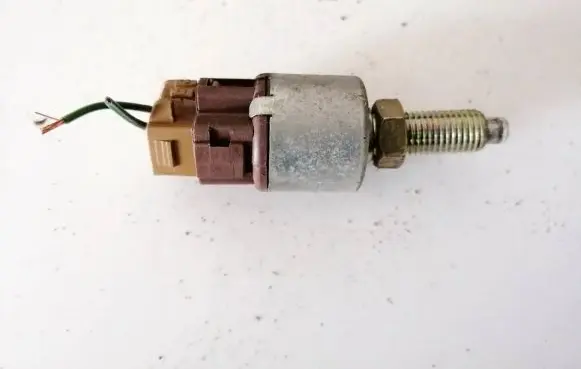Toyota Land Cruiser (HDJ90) Reversing light switch sensor 