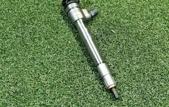 Renault Trafic III (X82) Fuel injector 0445110939 HLGT9558R