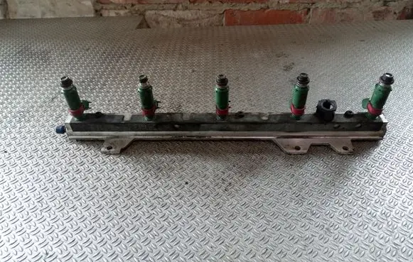 Volvo V70 Fuel main line pipe