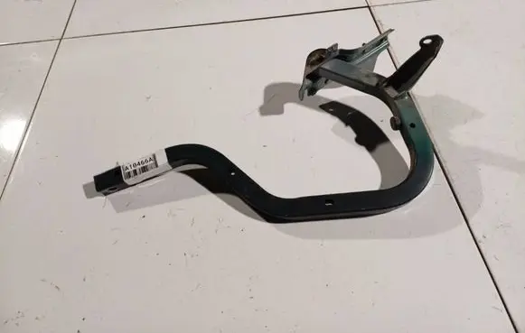 Mitsubishi Galant Tailgate/trunk/boot hinge