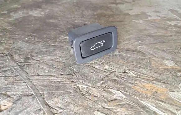 Volvo V70 Tailgate/boot open switch button 30739237 30739237AA