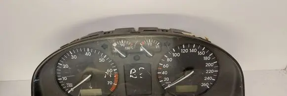Volkswagen PASSAT B5 Speedometer (instrument cluster) 88311245