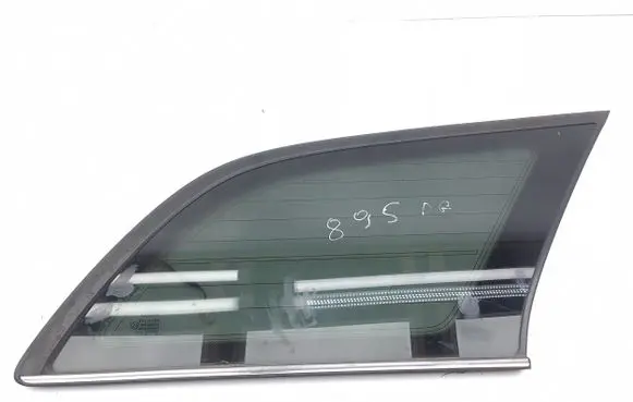 Toyota Avensis T250 Rear side window