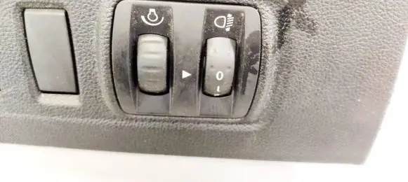 Renault Clio IV Headlight level height control switch 