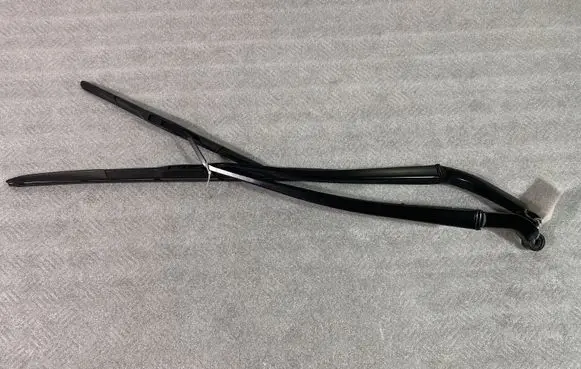 Toyota RAV 4 (XA50) Front wiper blade arm