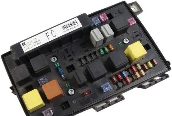Opel Astra H Fuse module 13191126 5DK00866807