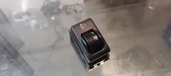 Nissan X-Trail T30 Headlight level height control switch