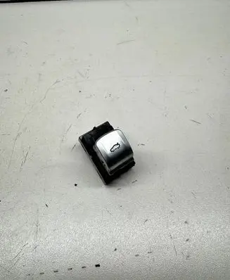BMW 7 G11 G12 Tailgate/boot open switch button 9299459 030815 L1Z00405