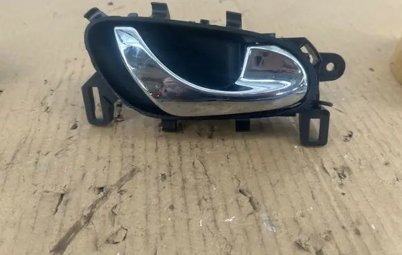 Nissan Qashqai Front door interior handle 806704EA