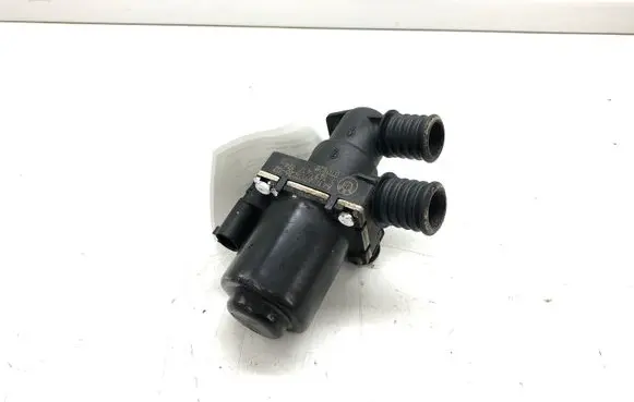 BMW 5 E60 E61 Coolant heater control valve 6920226 64116920226