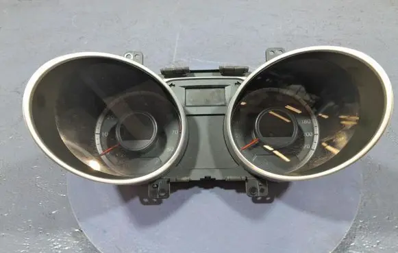 Speedometer (instrument cluster)