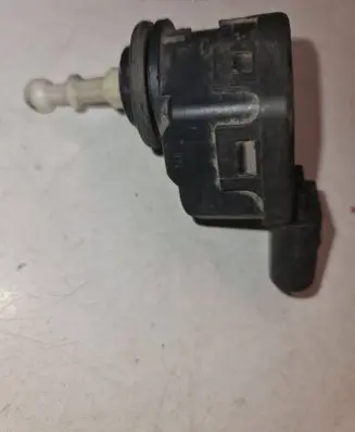 Opel Vectra C Headlight level adjustment motor 007878