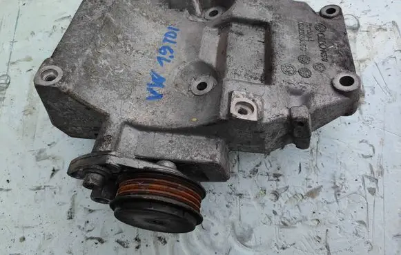 Audi A4 S4 B6 8E 8H Engine mounting bracket 038260885C