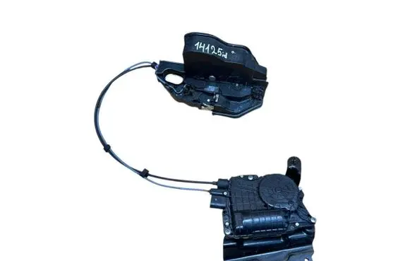 BMW 5 GT F07 Front door lock 7148475 4121310200 A053702