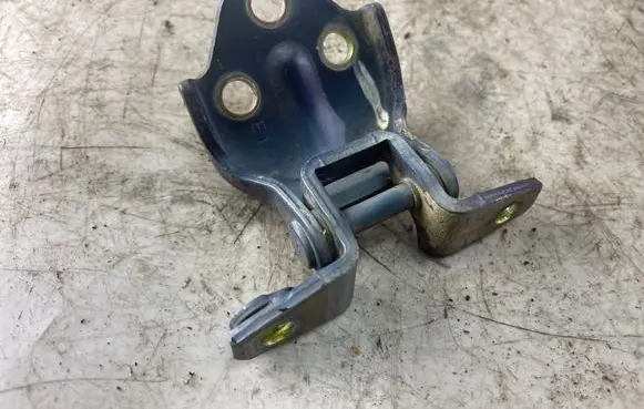 Mitsubishi Pajero Sport I Front door upper hinge