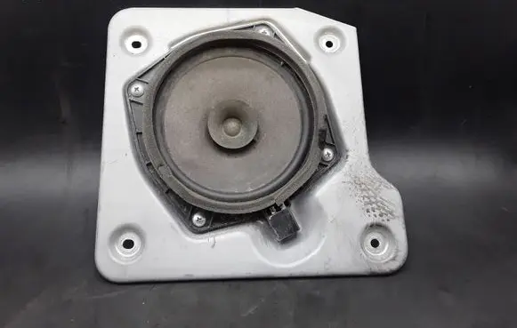 Mitsubishi Pajero Rear door speaker MR301667 435844