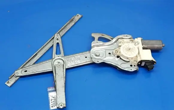 Toyota Corolla E120 E130 Front door window regulator with motor 6982002130