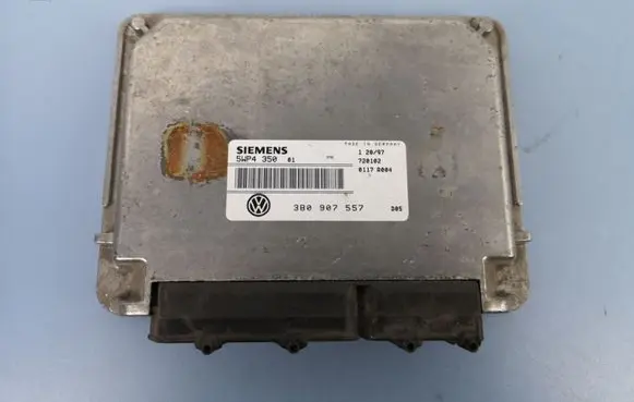 Volkswagen PASSAT B5 Engine control unit/module 3B0907557