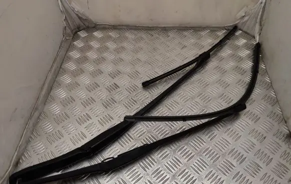 BMW 7 G11 G12 Front wiper blade arm 7357311 7357307
