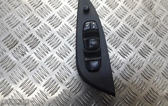 Nissan Pulsar Electric window control switch 809603ZP0A