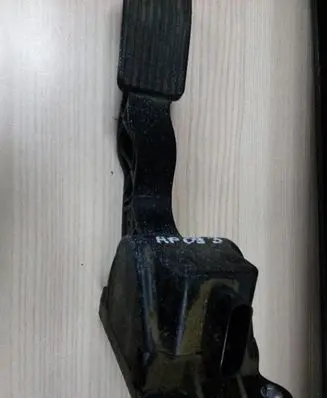 Mercedes-Benz Vito Viano W639 Accelerator throttle pedal A9069000304 AP095