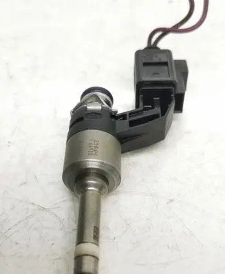 Volkswagen Golf V Fuel injector 03c906036e