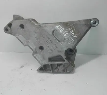 Volkswagen PASSAT B6 Engine mounting bracket 03G199207E