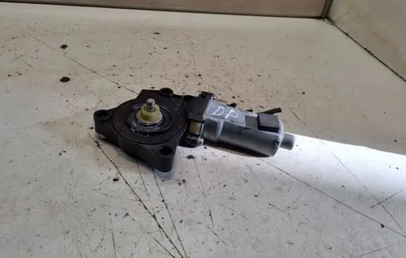 KIA Carens II Front door window regulator motor