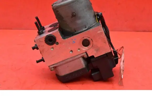 Audi A4 S4 B5 8D ABS Pump 3B0614111