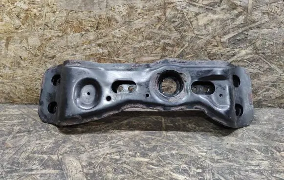 Lexus LS 460 - 600H Gearbox mounting bracket