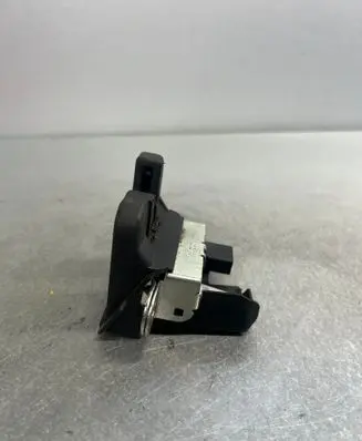 Volkswagen Golf VI Tailgate lock latch 050310