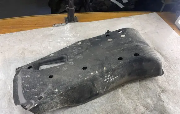 Toyota Corolla Verso E121 Rear underbody cover/under tray 5839813070