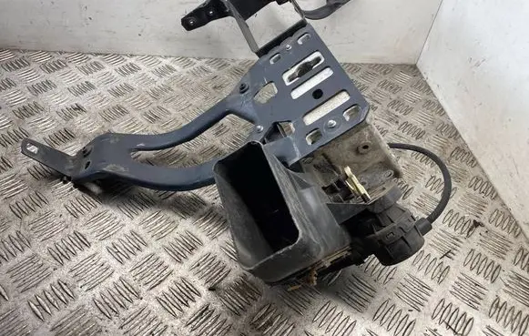 BMW 5 E60 E61 Front bumper mounting bracket 7163483