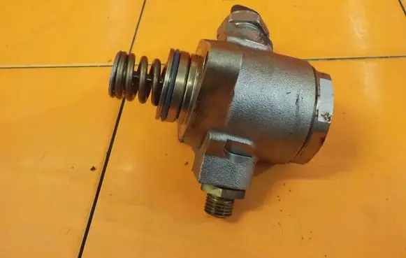 Skoda Fabia Mk3 (NJ) Fuel injection high pressure pump 04L127026BC