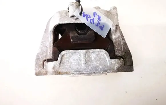 Volkswagen Golf V Engine mount bracket 1k0199262