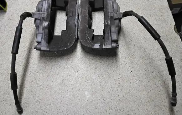 Mercedes-Benz C W205 Front brake caliper 17L25 17L20