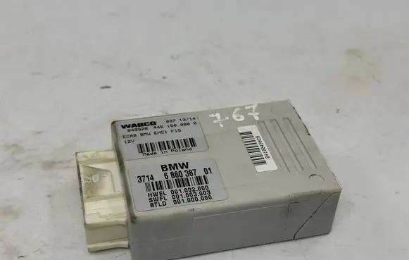 BMW X5 F15 Air suspension control unit module (rear) 6860387 37146860387