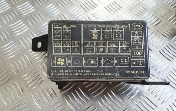 Mitsubishi Pajero Fuse module MR409811