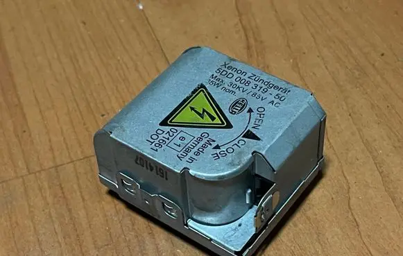 BMW 7 E65 E66 Headlight ballast module Xenon 6907489 021661 5DD15871100