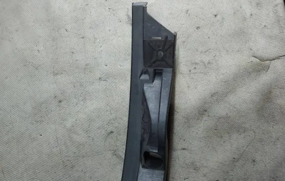 Front bumper mounting bracket