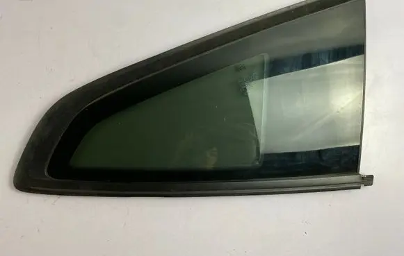 Ford Mustang VI Rear vent window glass FR3B6329701AG FR3B6329701A 43R000262