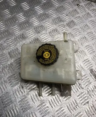 Lexus RX 450H Brake fluid reservoir 241040